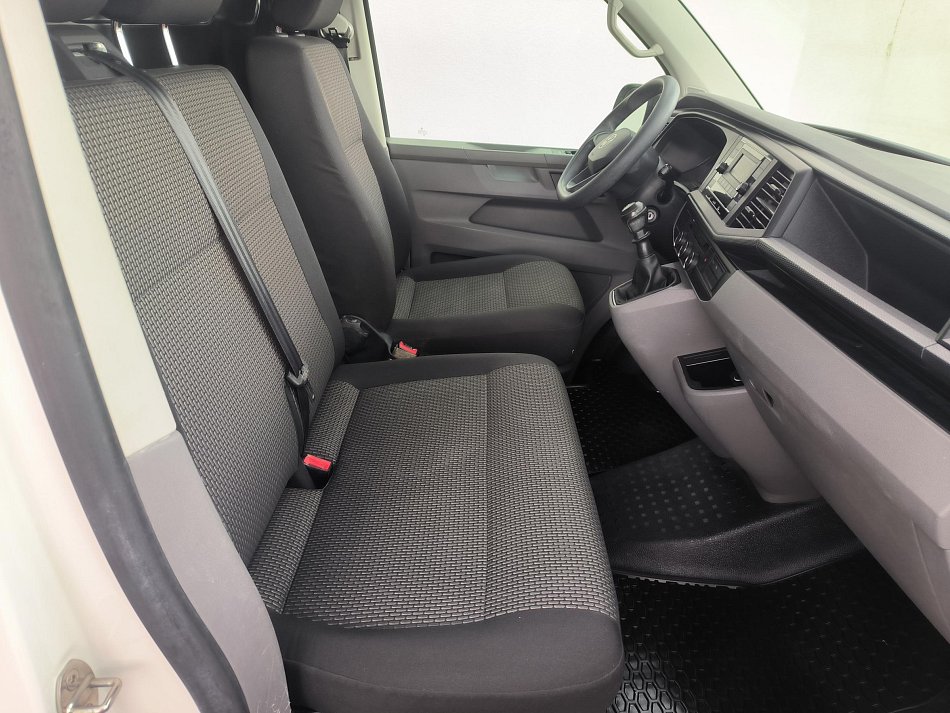 Volkswagen Transporter 2.0TDi  L2H1 T6.1