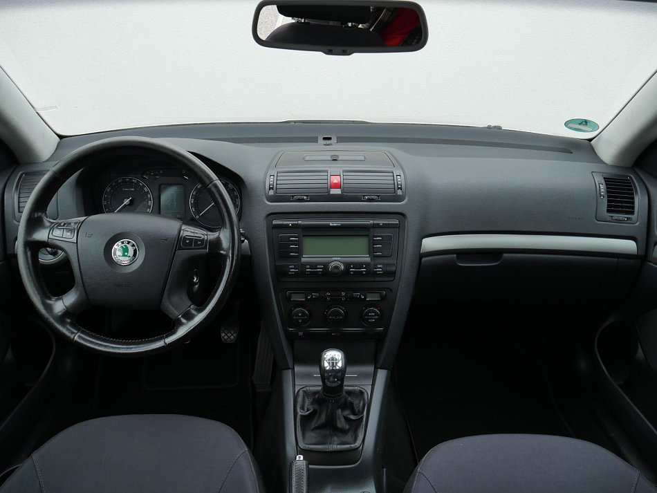 Škoda Octavia II 1.6i Elegance