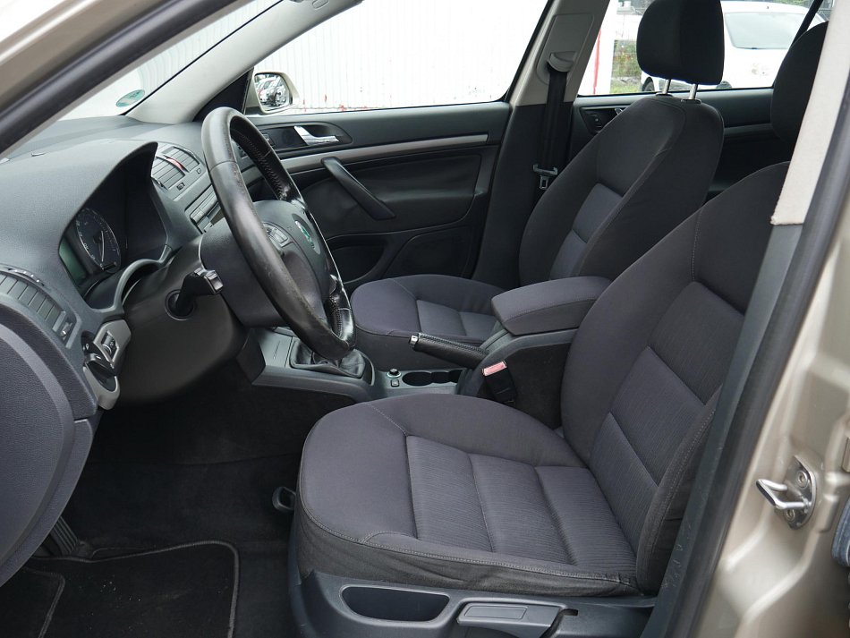 Škoda Octavia II 1.6i Elegance