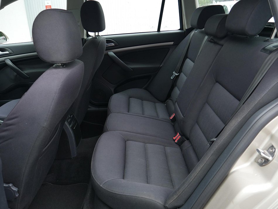 Škoda Octavia II 1.6i Elegance