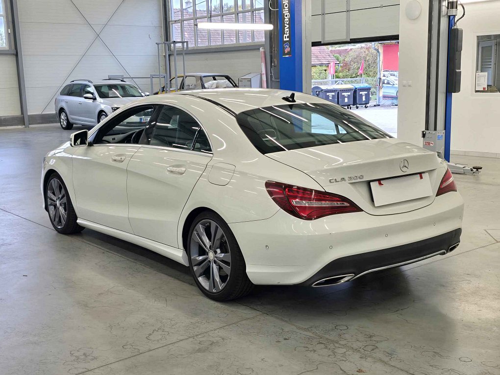 Mercedes-Benz CLA 1.6i  200