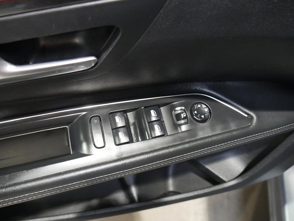 Peugeot 5008 1.5 HDi 