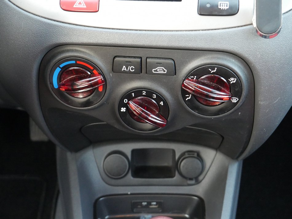 Kia Rio 1.4i 