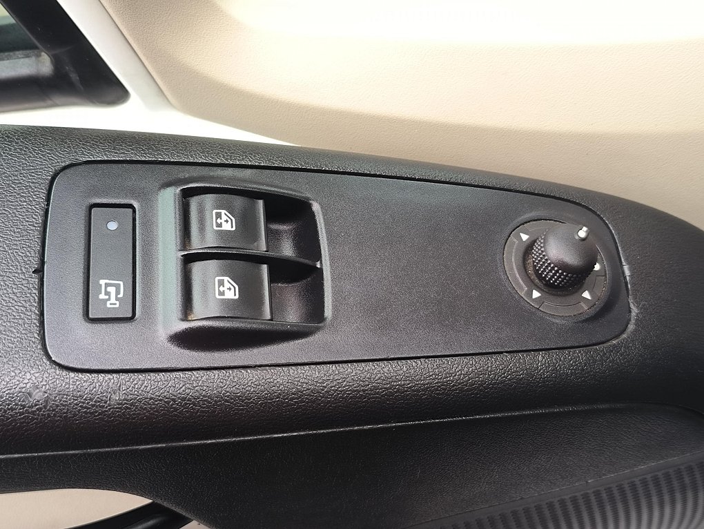 Peugeot Boxer 2.0HDi  L3H2 6míst