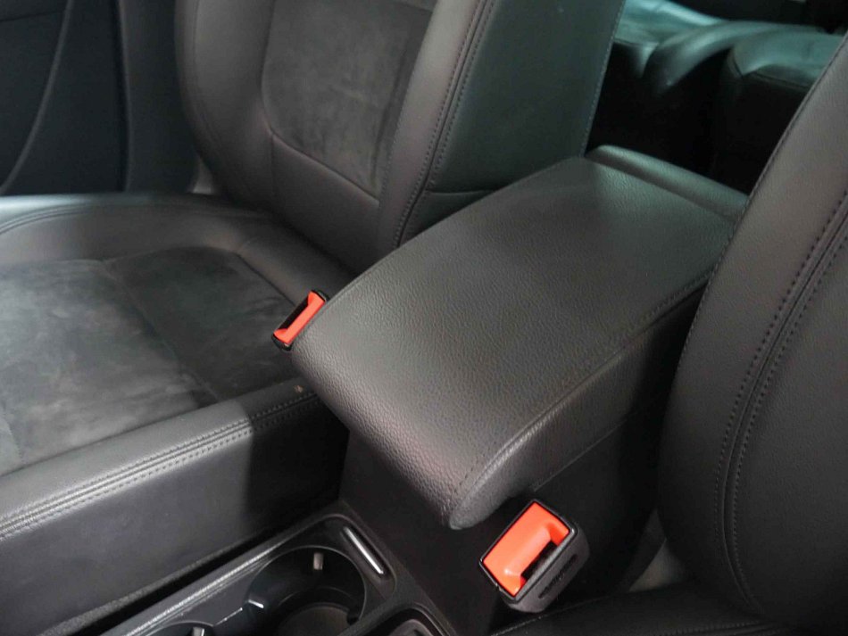 Volkswagen Sharan 2.0 TDi  4x4, 7míst