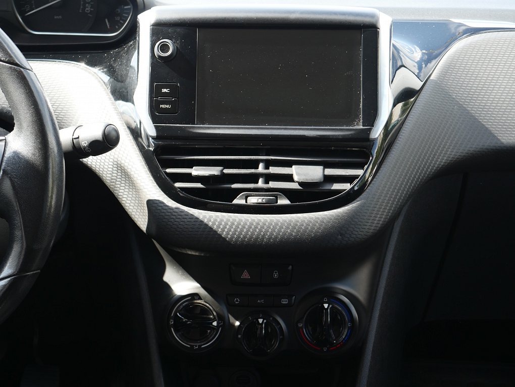 Peugeot 2008 1.2i 