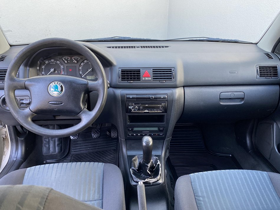 Škoda Octavia 2.0MPI Tour