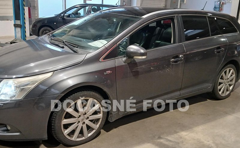 Toyota Avensis 2.2 D-cat 