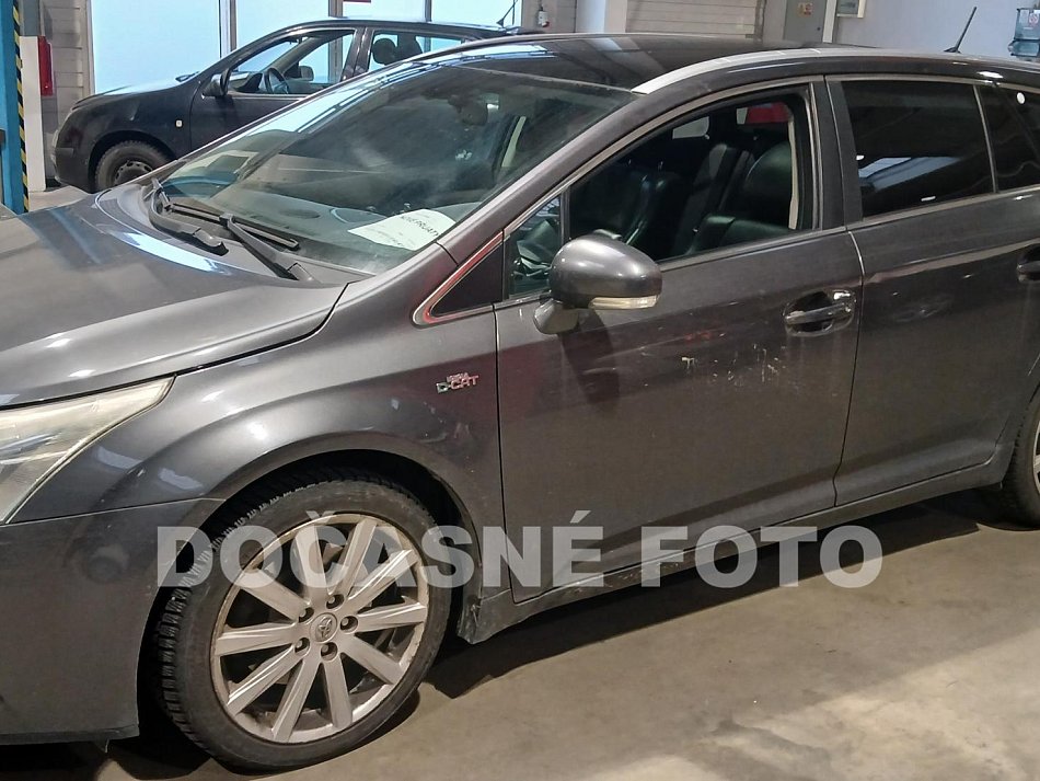 Toyota Avensis 2.2 D-cat 