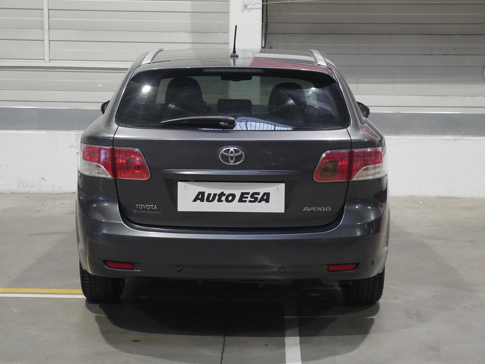 Toyota Avensis 2.2 D-cat 