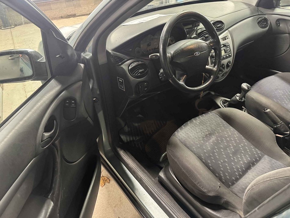 Ford Focus 1.4i 