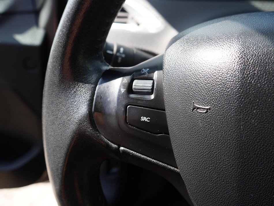 Peugeot 2008 1.2i 