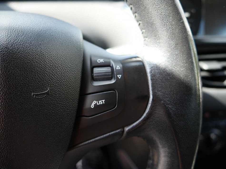Peugeot 2008 1.2i 