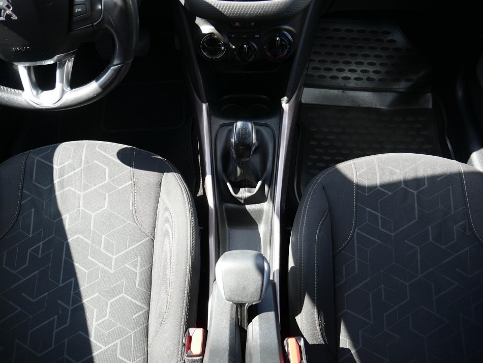 Peugeot 2008 1.2i 