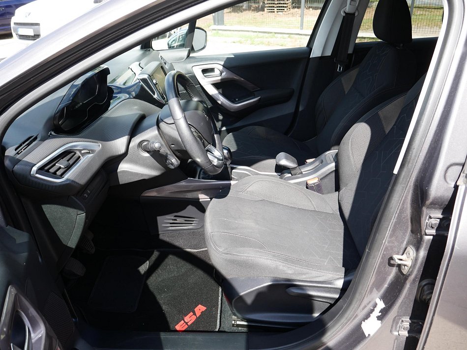 Peugeot 2008 1.2i 