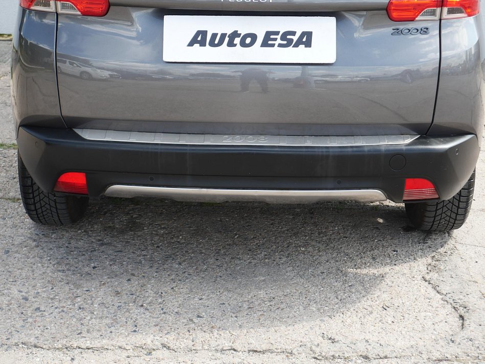 Peugeot 2008 1.2i 