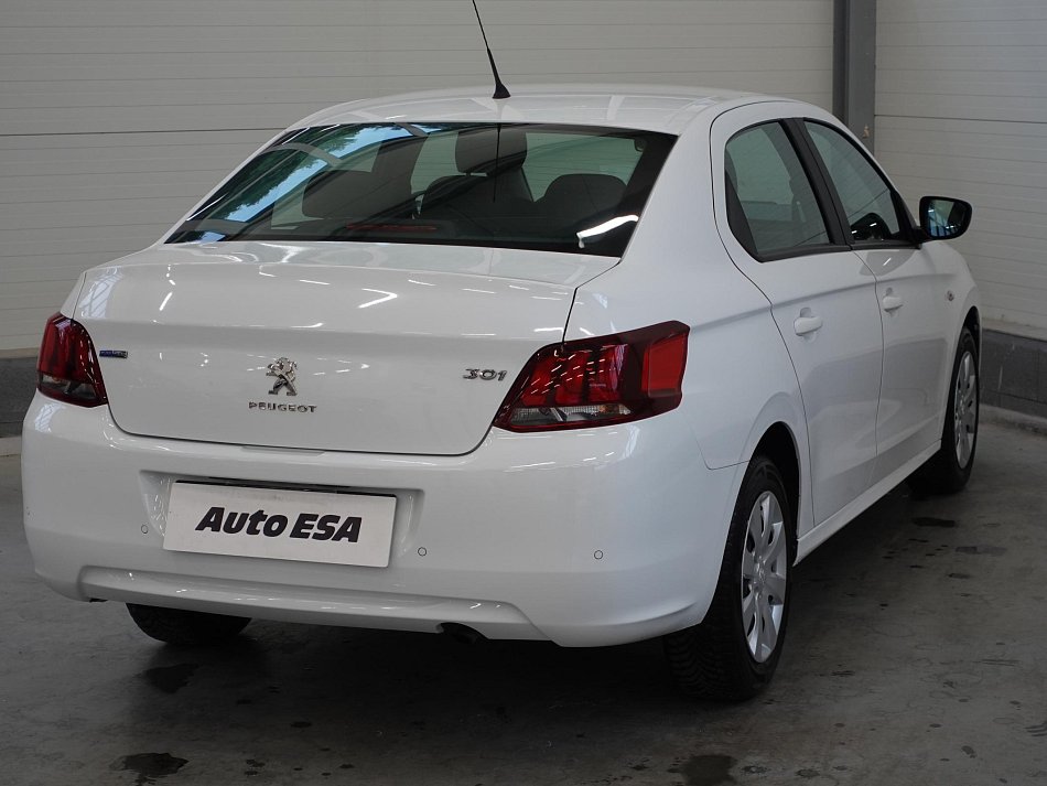 Peugeot 301 1.2i 