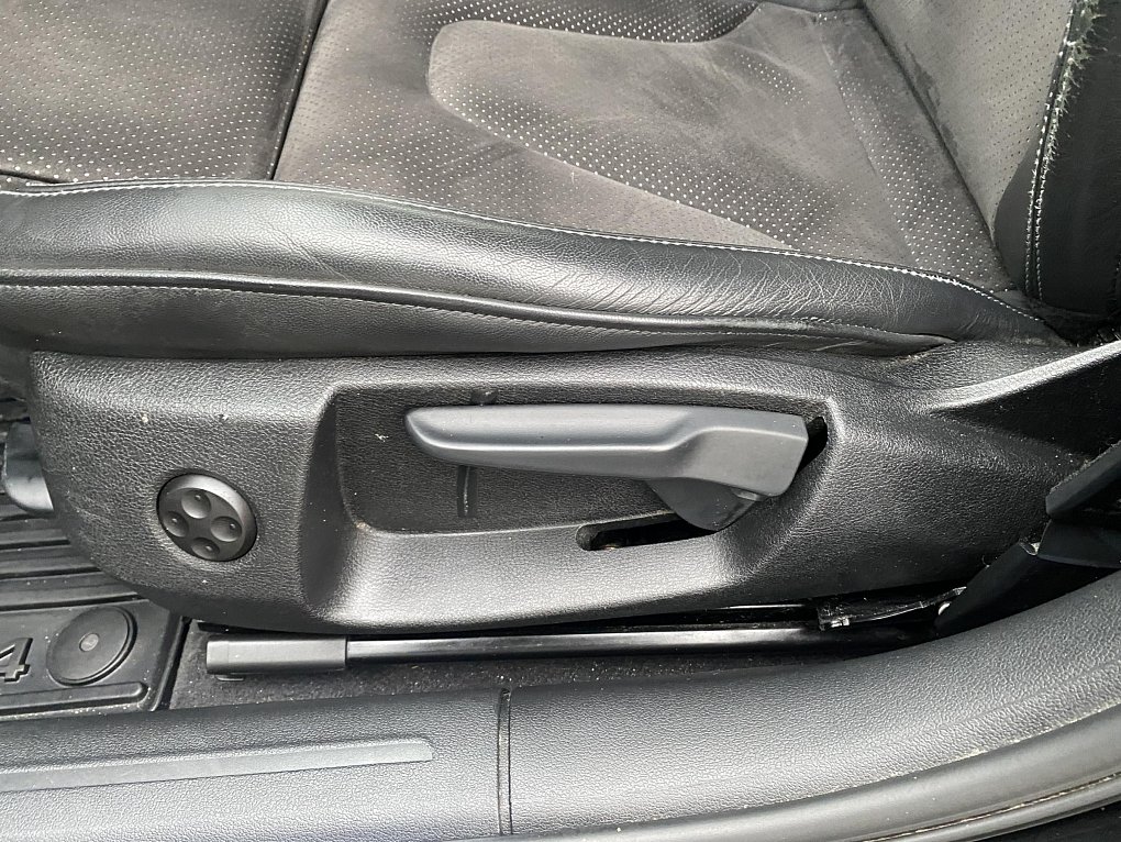 Audi A4 2.0 TDi S-line quattro