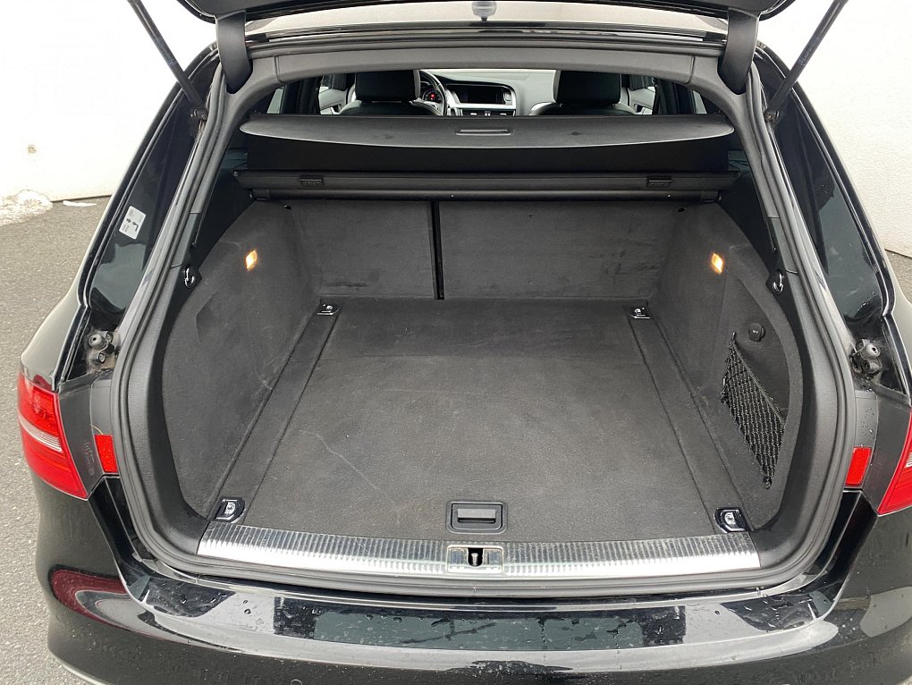 Audi A4 2.0 TDi S-line quattro