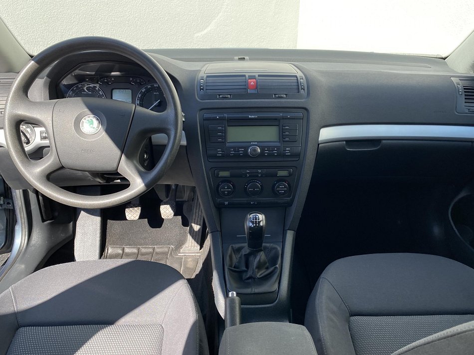 Škoda Octavia II 1.6 MPi Ambiente