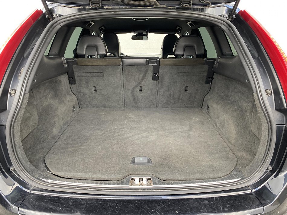 Volvo XC60 2.4 D4 R-design AWD