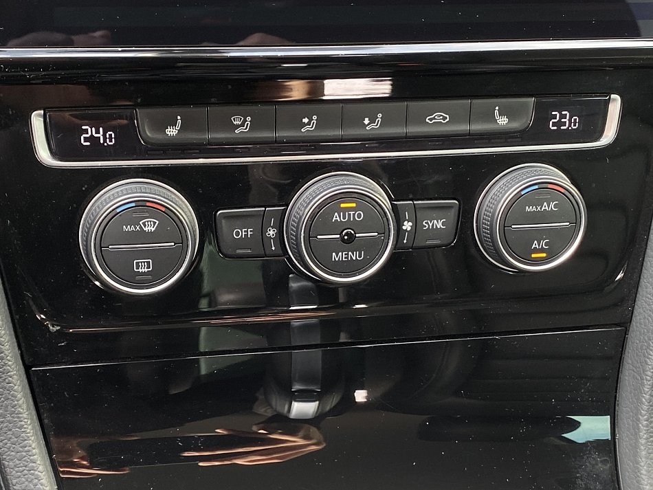 Volkswagen Golf 1.5 TSi 