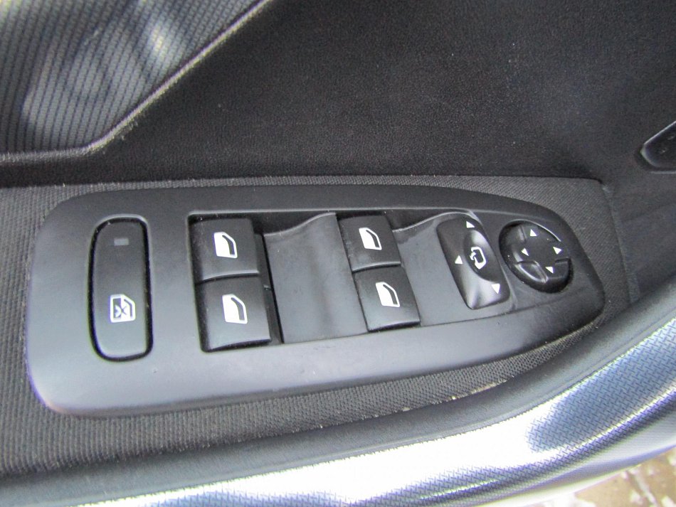 Peugeot 2008 1.2 e-THP Allure