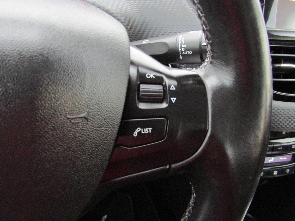 Peugeot 2008 1.2 e-THP Allure