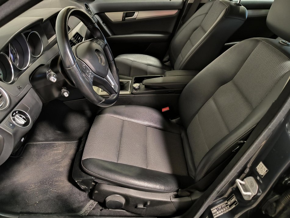 Mercedes-Benz Třída C 2.2 CDi  C220