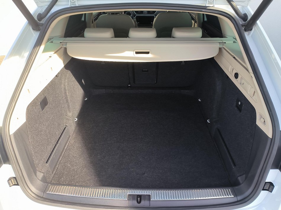 Škoda Superb III 1.8 TSi L&K