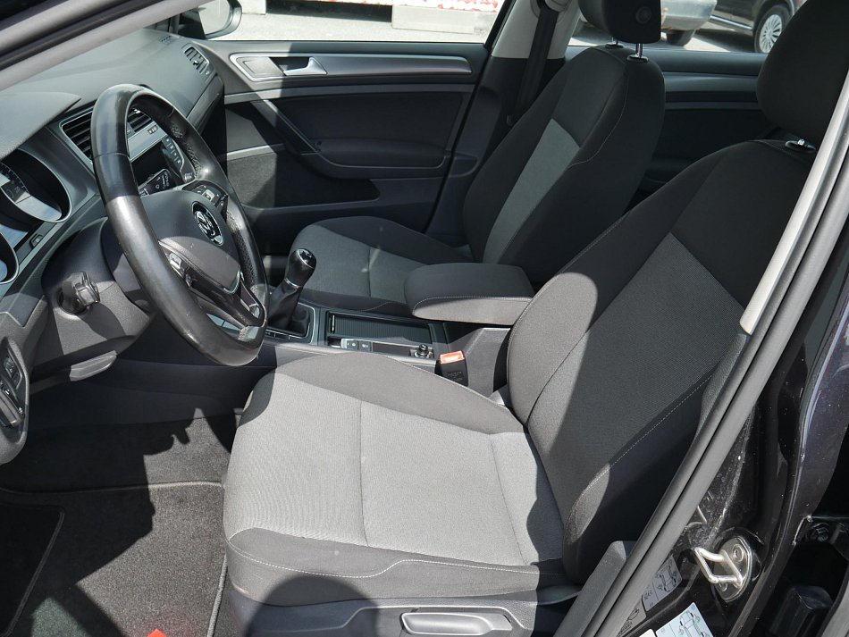 Volkswagen Golf 1.6 TDi 