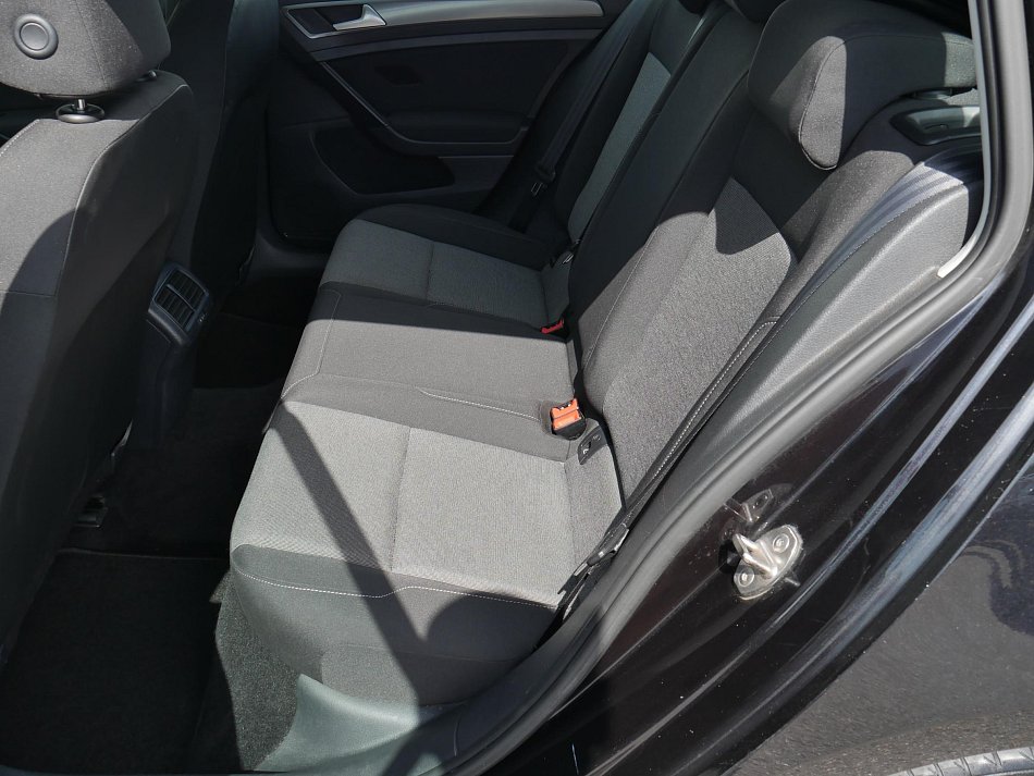 Volkswagen Golf 1.6 TDi 