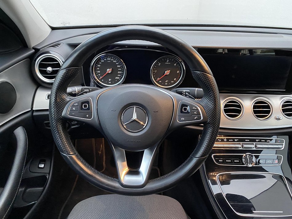 Mercedes-Benz Třída E 2.0CDi  220D