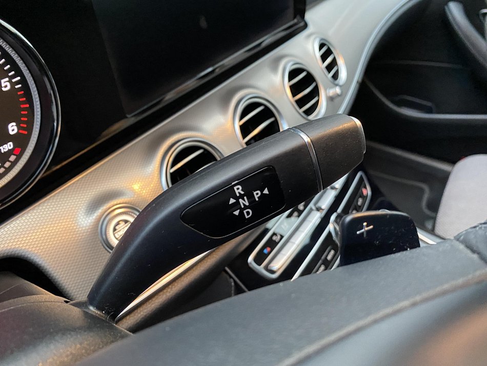 Mercedes-Benz Třída E 2.0CDi  220D