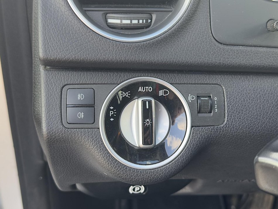 Mercedes-Benz Třída C 2.2CDi  C180