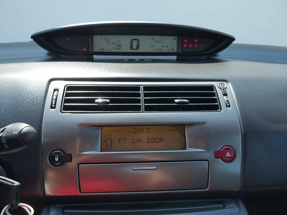Citroën C4 1.4i 