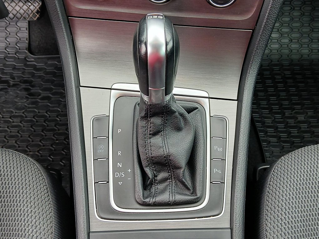 Volkswagen Golf 2.0 TDi 