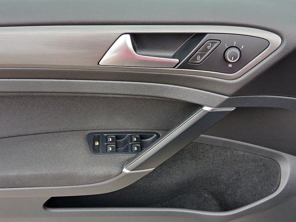 Volkswagen Golf 2.0 TDi 