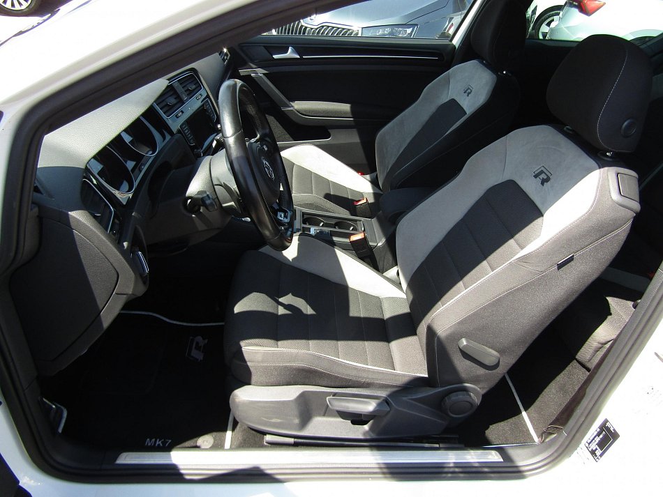 Volkswagen Golf 2.0 TSi 