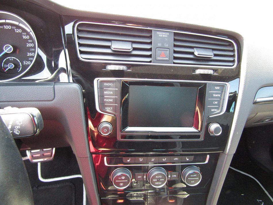 Volkswagen Golf 2.0 TSi 