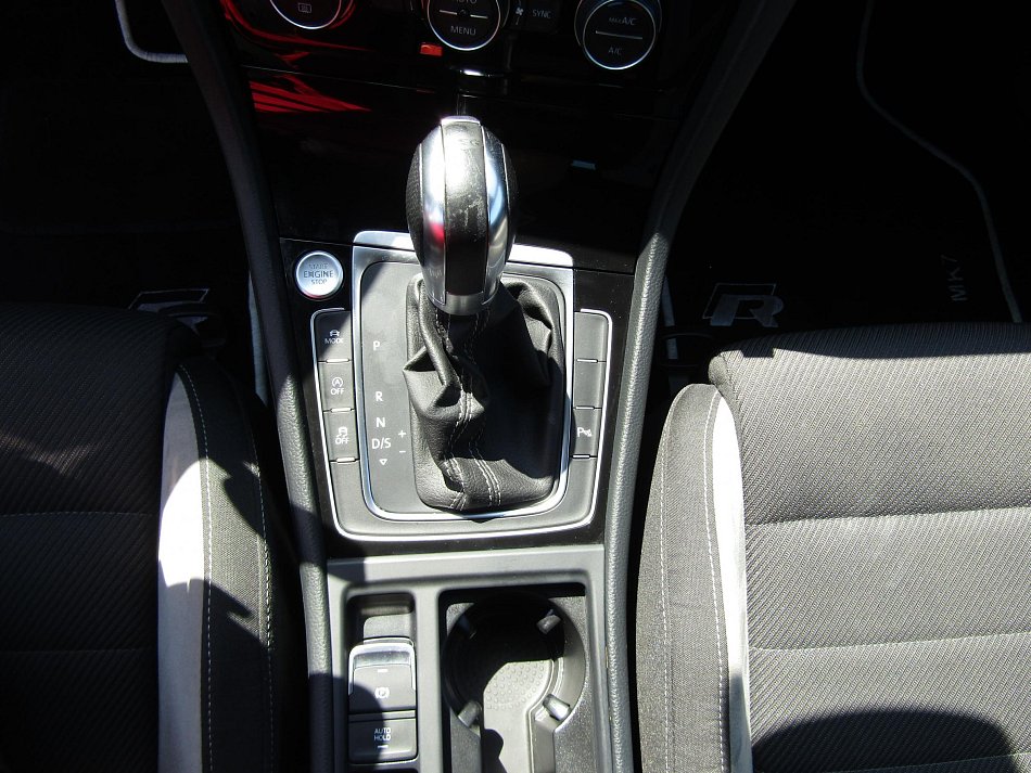 Volkswagen Golf 2.0 TSi 