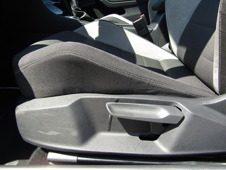 Volkswagen Golf 2.0 TSi 