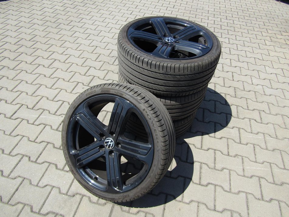 Volkswagen Golf 2.0 TSi 