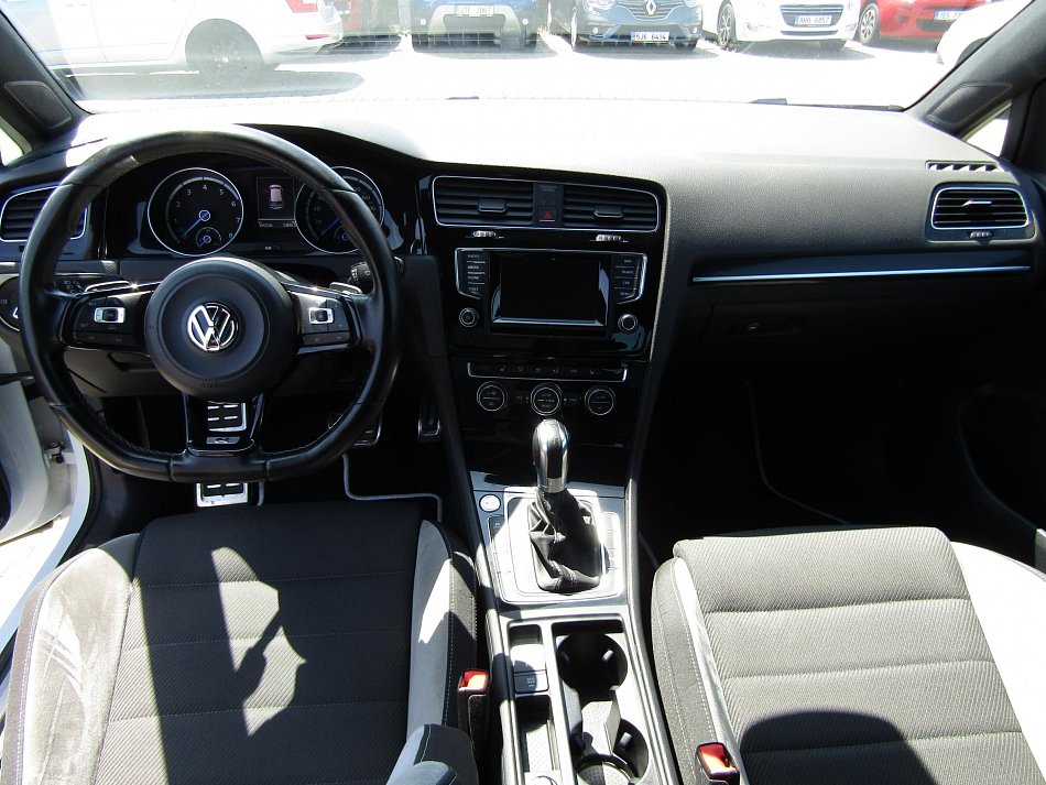 Volkswagen Golf 2.0 TSi 