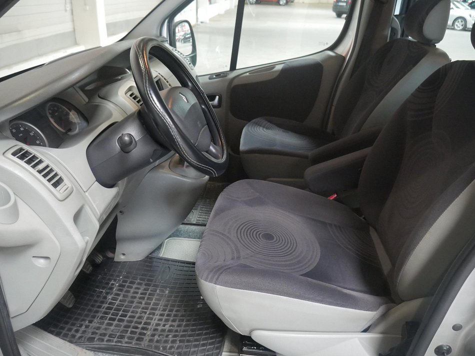 Renault Trafic 2.0dCi Passenger 8míst