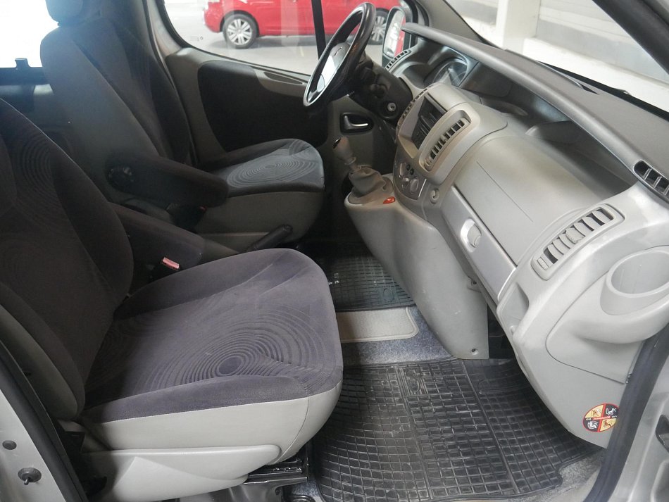 Renault Trafic 2.0dCi Passenger 8míst