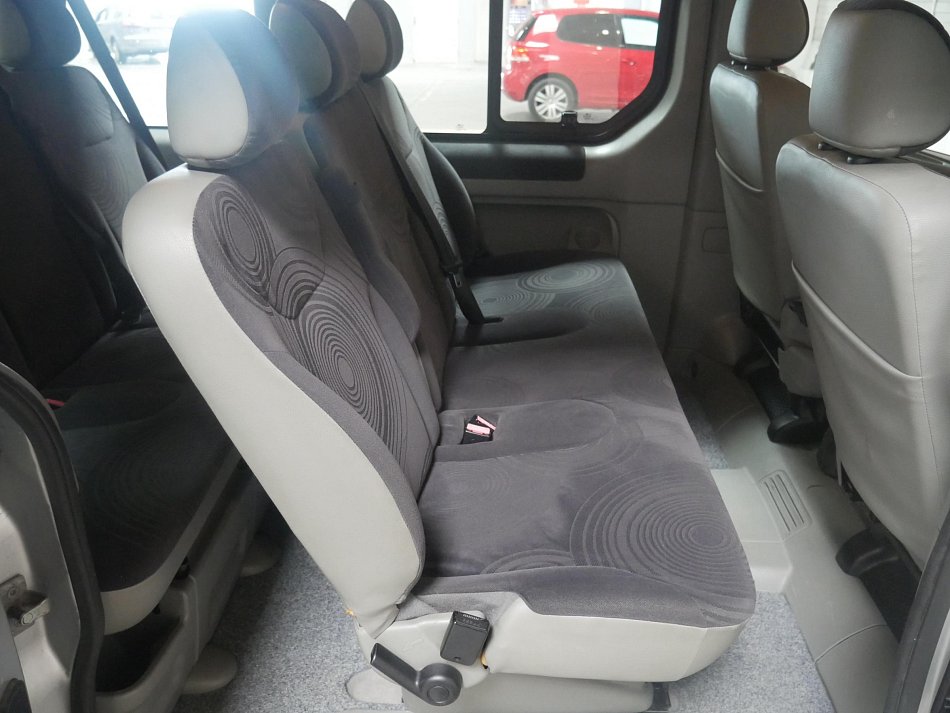 Renault Trafic 2.0dCi Passenger 8míst