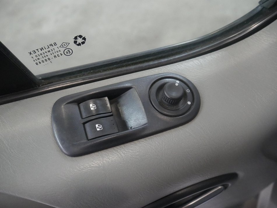 Renault Trafic 2.0dCi Passenger 8míst