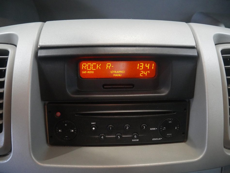 Renault Trafic 2.0dCi Passenger 8míst