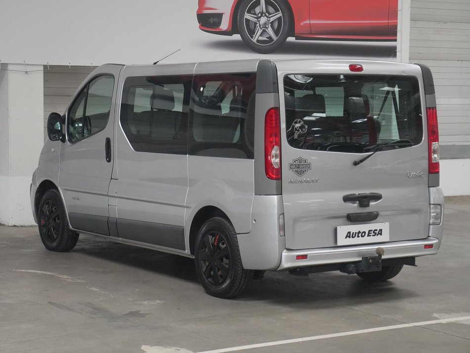 Renault Trafic 2.0dCi Passenger 8míst